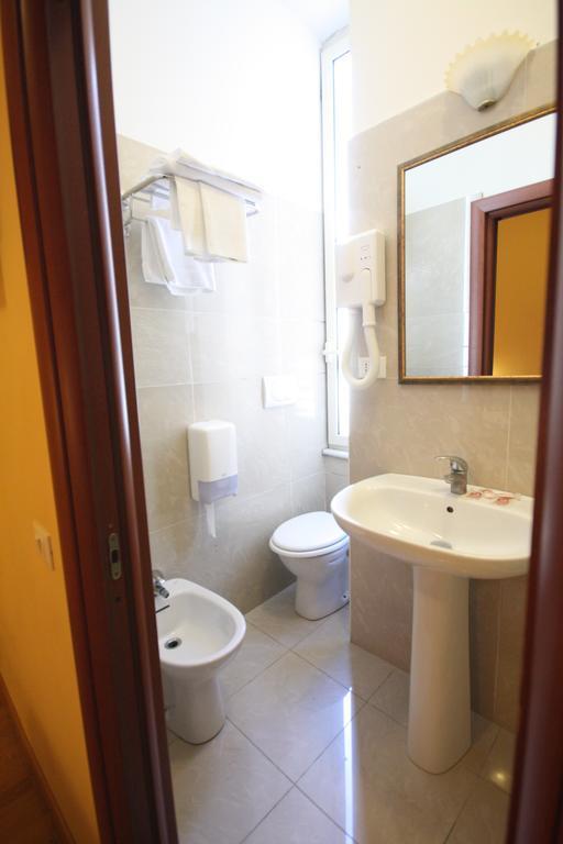 Hotel Cherubini Roma Esterno foto