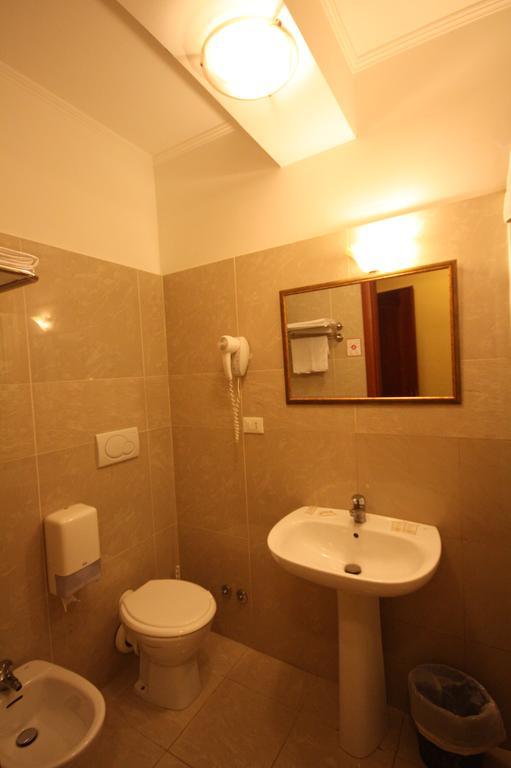 Hotel Cherubini Roma Esterno foto
