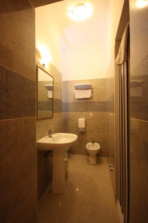 Hotel Cherubini Roma Esterno foto