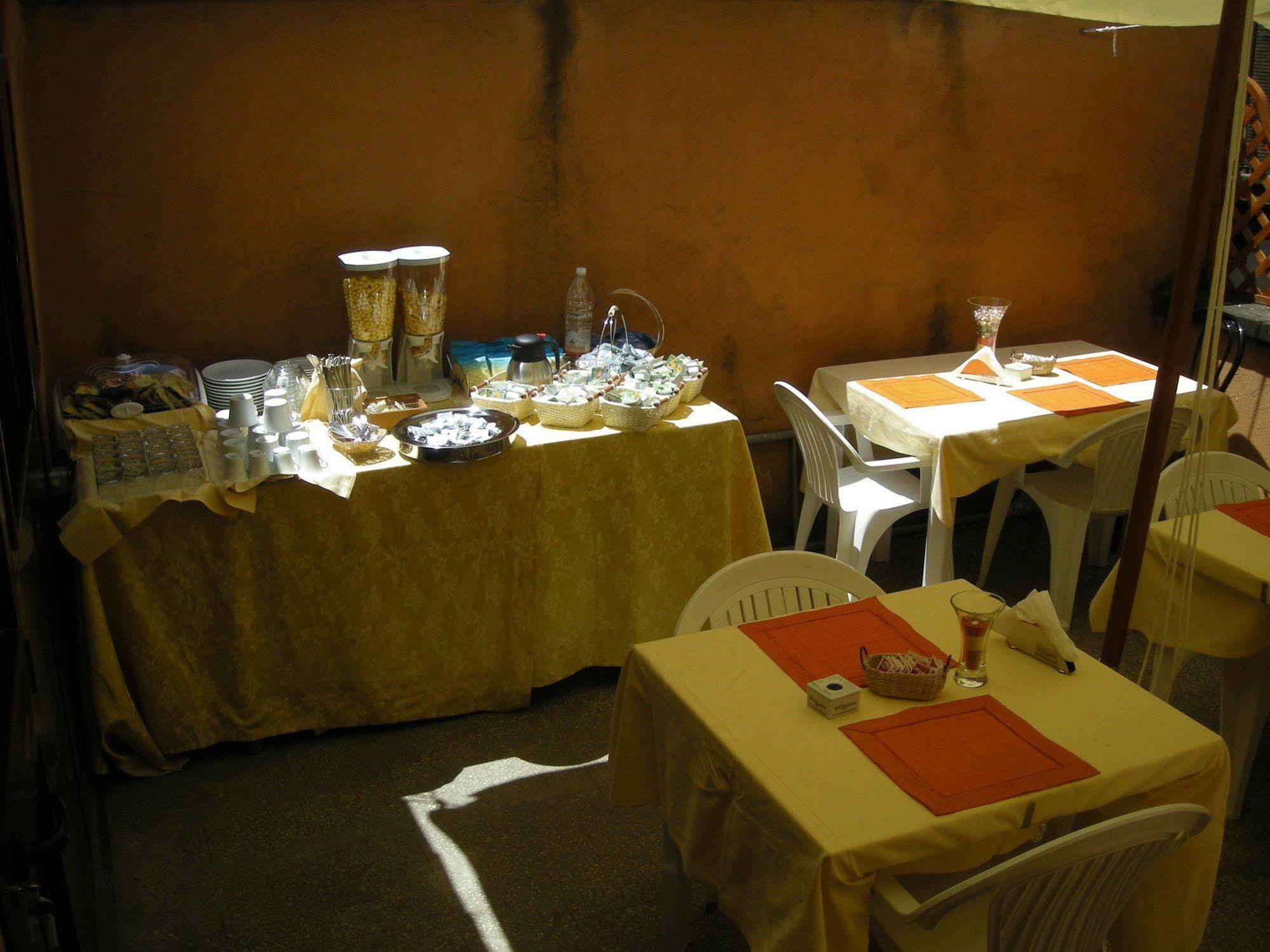 Hotel Cherubini Roma Esterno foto